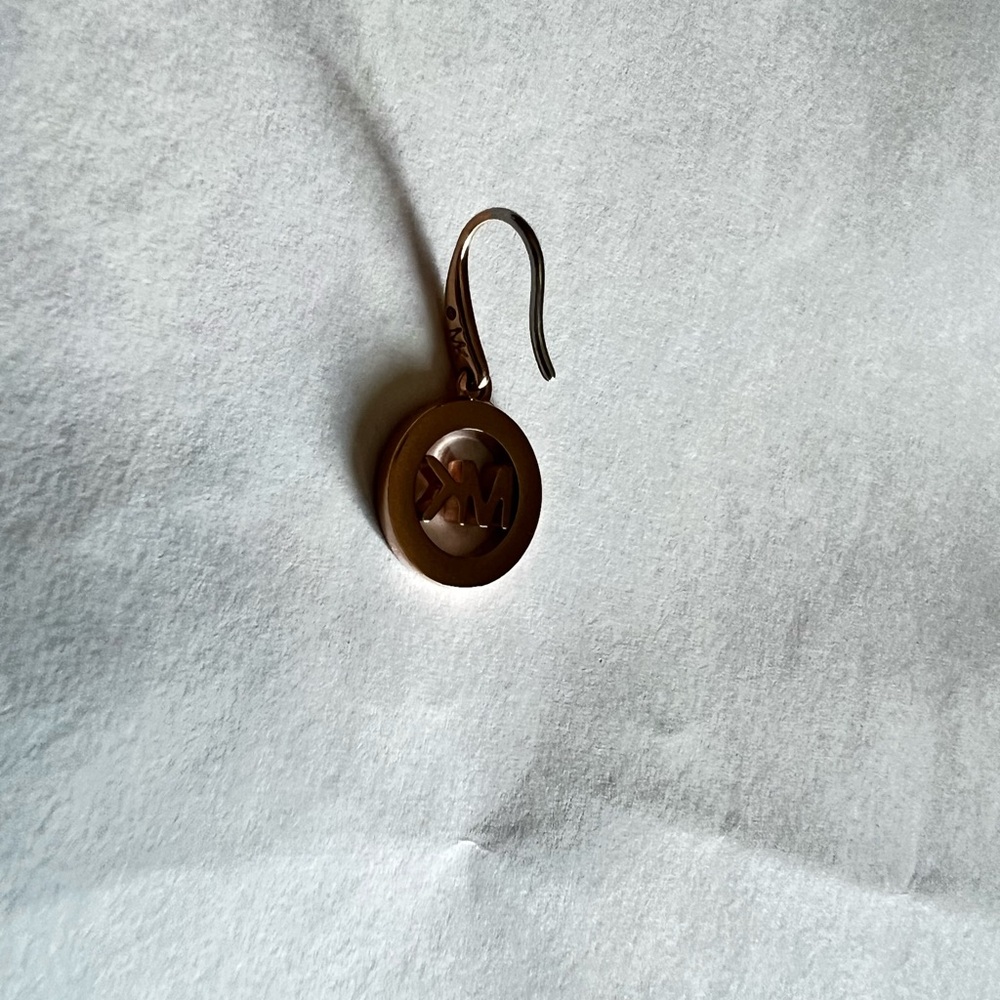 Michael Kors Rose Gold Circle Logo Earrings ✨brand new ✨ - Picture 7 of 7